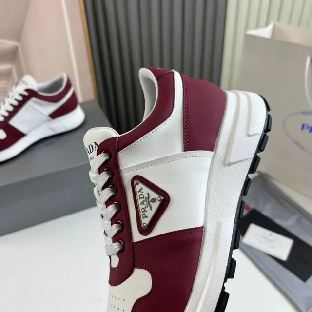 Prada Cloudbust Bordeaux et Blanc Sneakers Lifestyle 3