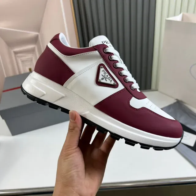 Prada Cloudbust Bordeaux et Blanc Sneakers Lifestyle 4