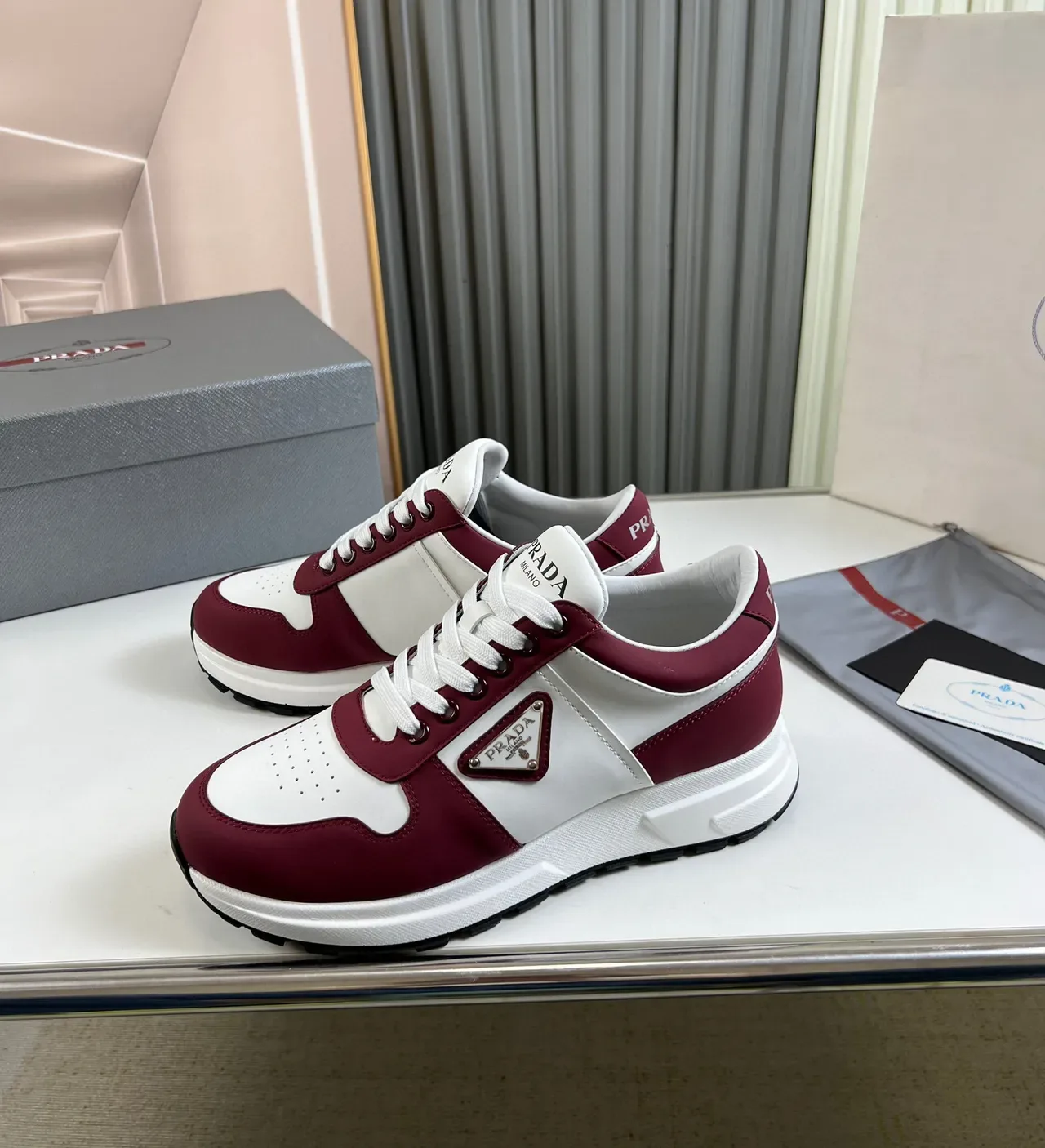 Prada Cloudbust Bordeaux et Blanc Sneakers Lifestyle 8