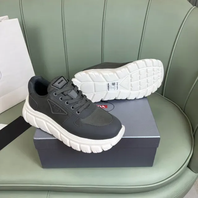 Prada Cloudbust ग्रे व्हाइट चंकी सोल मिक्स्ड मटेरियल अपर लाइफस्टाइल स्नीकर 6