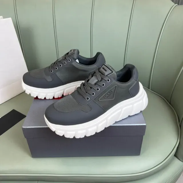 Prada Cloudbust ग्रे व्हाइट चंकी सोल मिक्स्ड मटेरियल अपर लाइफस्टाइल स्नीकर 8