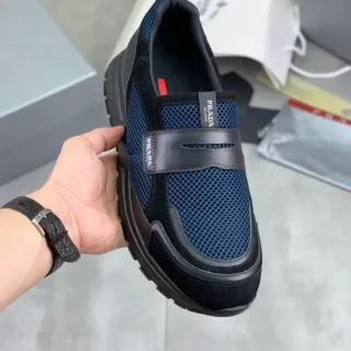 Prada Cloudbust 海军蓝网面和黑色皮革一脚蹬生活运动鞋