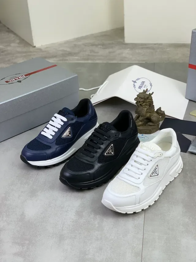 Prada Cloudbust Bleu marine maille et cuir sneakers lifestyle 2