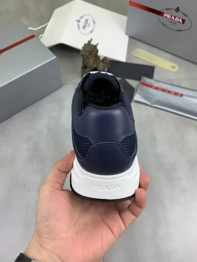 Prada Cloudbust Bleu marine maille et cuir sneakers lifestyle 4