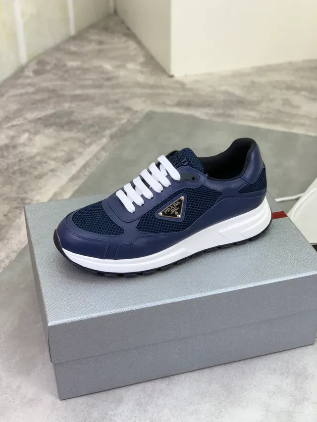 Prada Cloudbust Bleu marine maille et cuir sneakers lifestyle 5