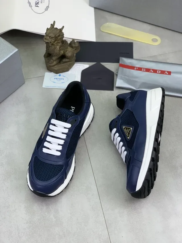Prada Cloudbust Bleu marine maille et cuir sneakers lifestyle 6