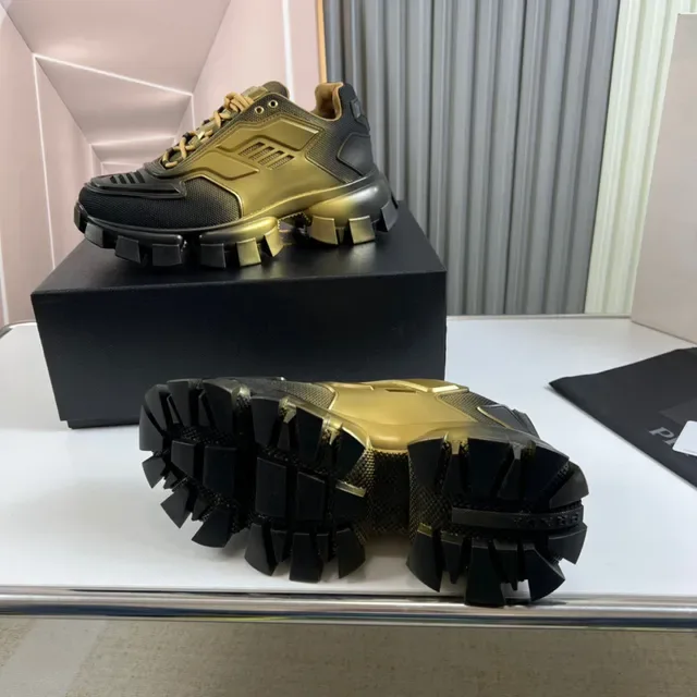 Prada Cloudbust Runner काली और सुनहरी चंकी स्नीकर 2