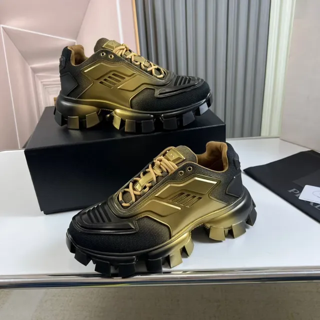 Prada Cloudbust Runner काली और सुनहरी चंकी स्नीकर 7