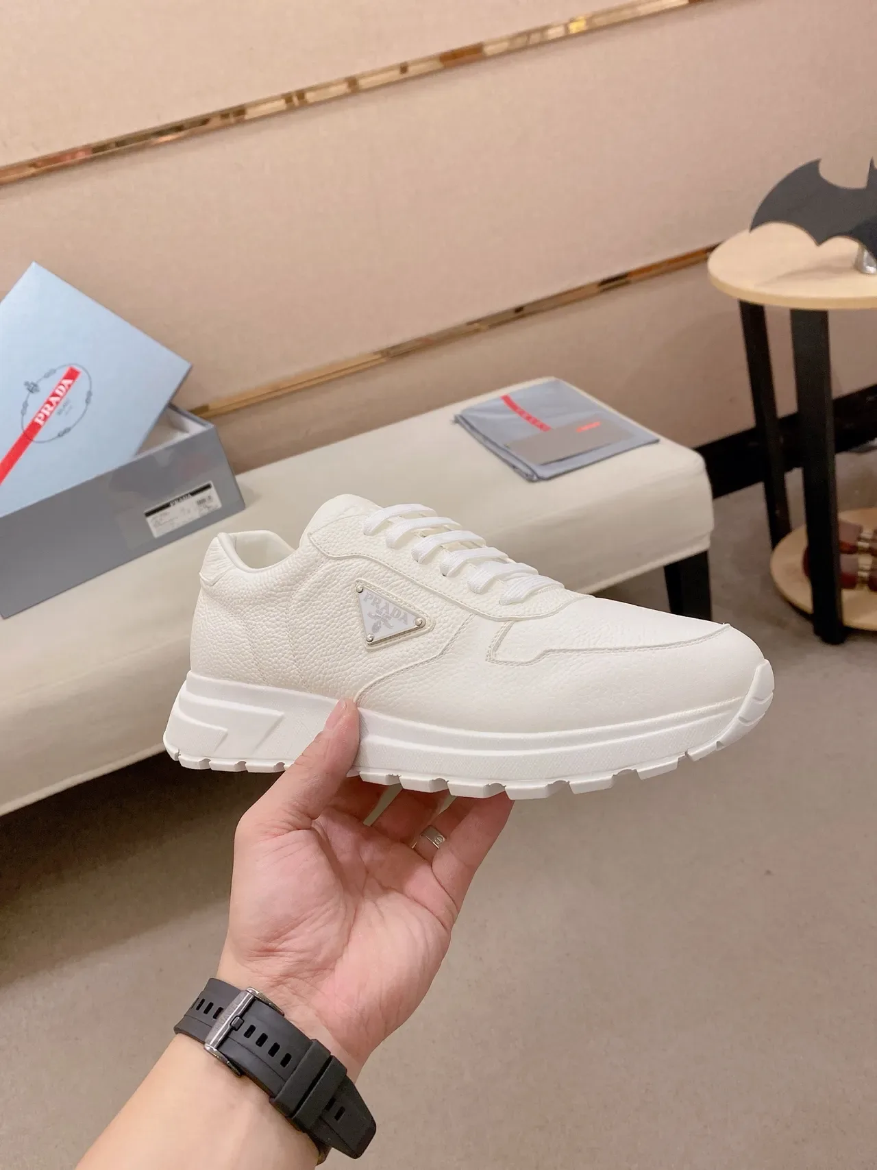 Prada Cloudbust 白色压纹皮革生活方式运动鞋 4