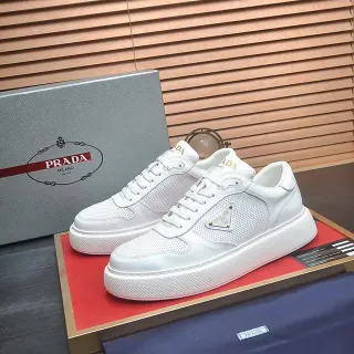 Prada Cloudbust सफेद छिद्रित चमड़े की लाइफस्टाइल स्नीकर