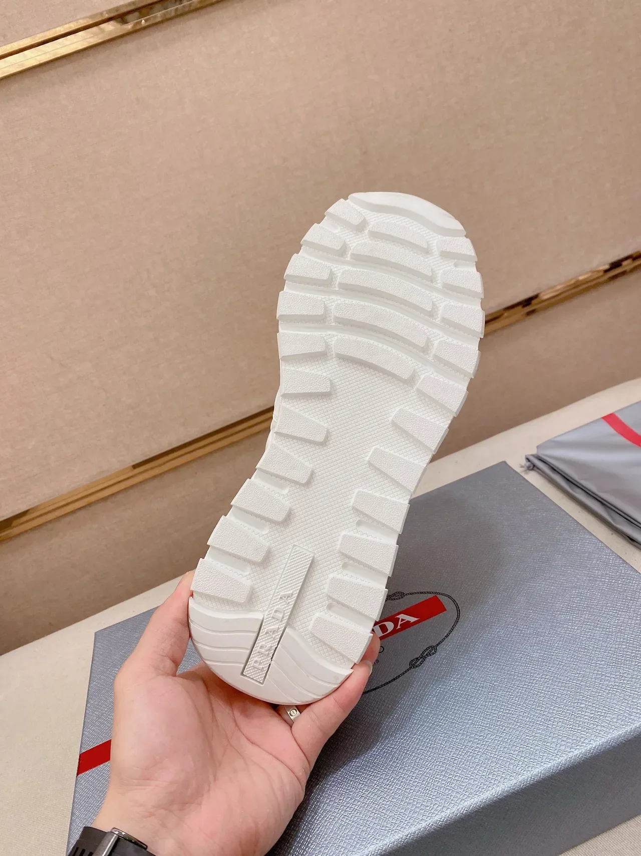 Prada Cloudbust 白色绗缝生活方式运动鞋 2