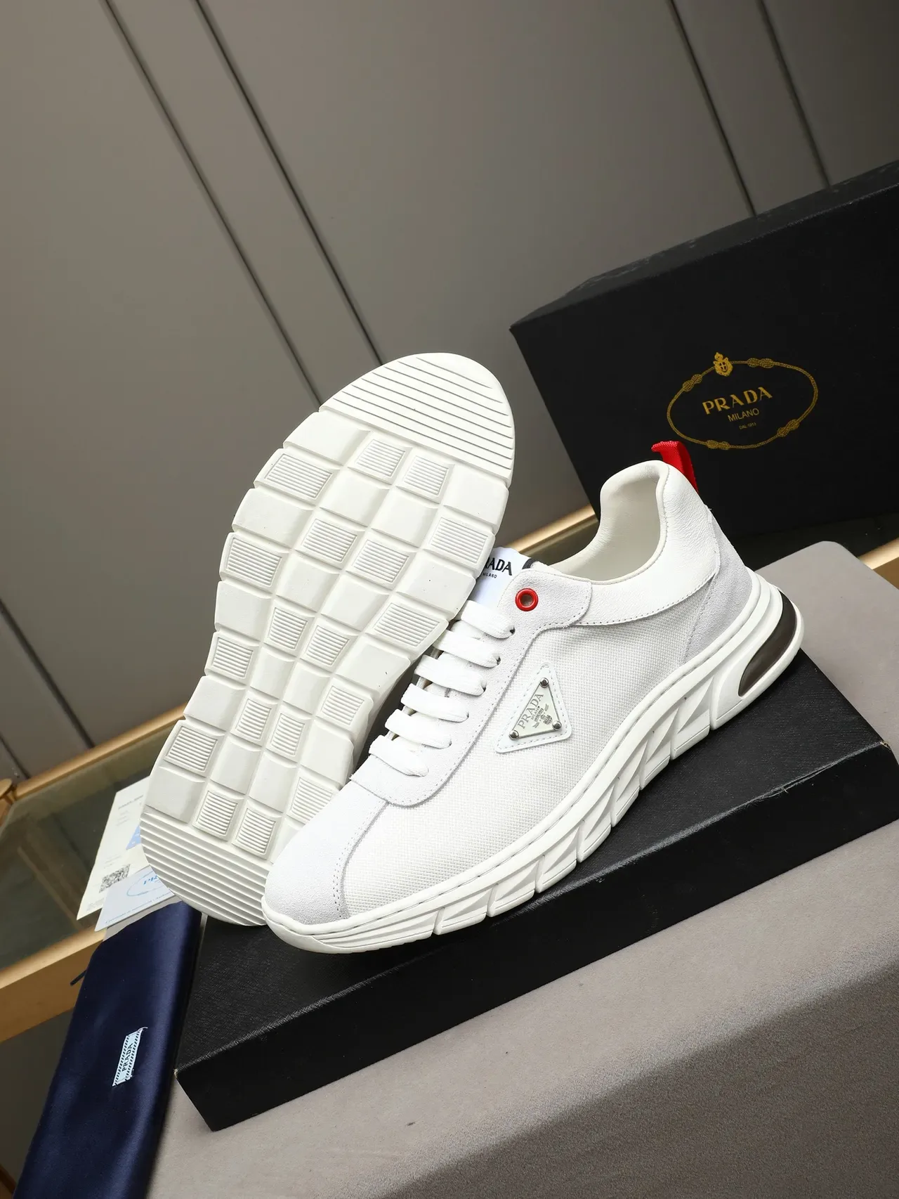 Prada Cloudbust حذاء رياضي أبيض نسيج-سويدي للأسلوب الحياتي 4