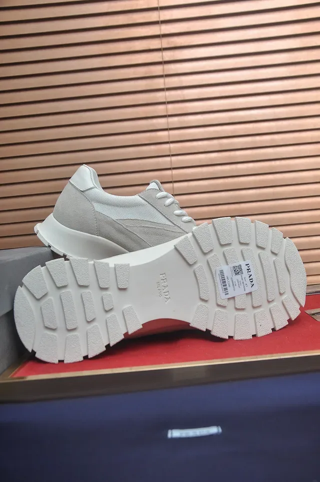 Prada Gris et Blanc Daim Maille Lifestyle Sneaker 2