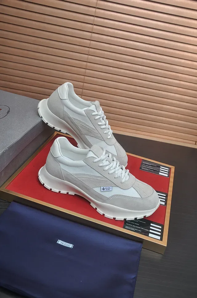 Prada Gris et Blanc Daim Maille Lifestyle Sneaker 3