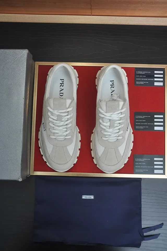 Prada Gris et Blanc Daim Maille Lifestyle Sneaker 4