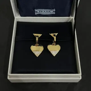 Prada हार्ट शेप्ड पेवे क्रिस्टल ड्रॉप ईयररिंग्स