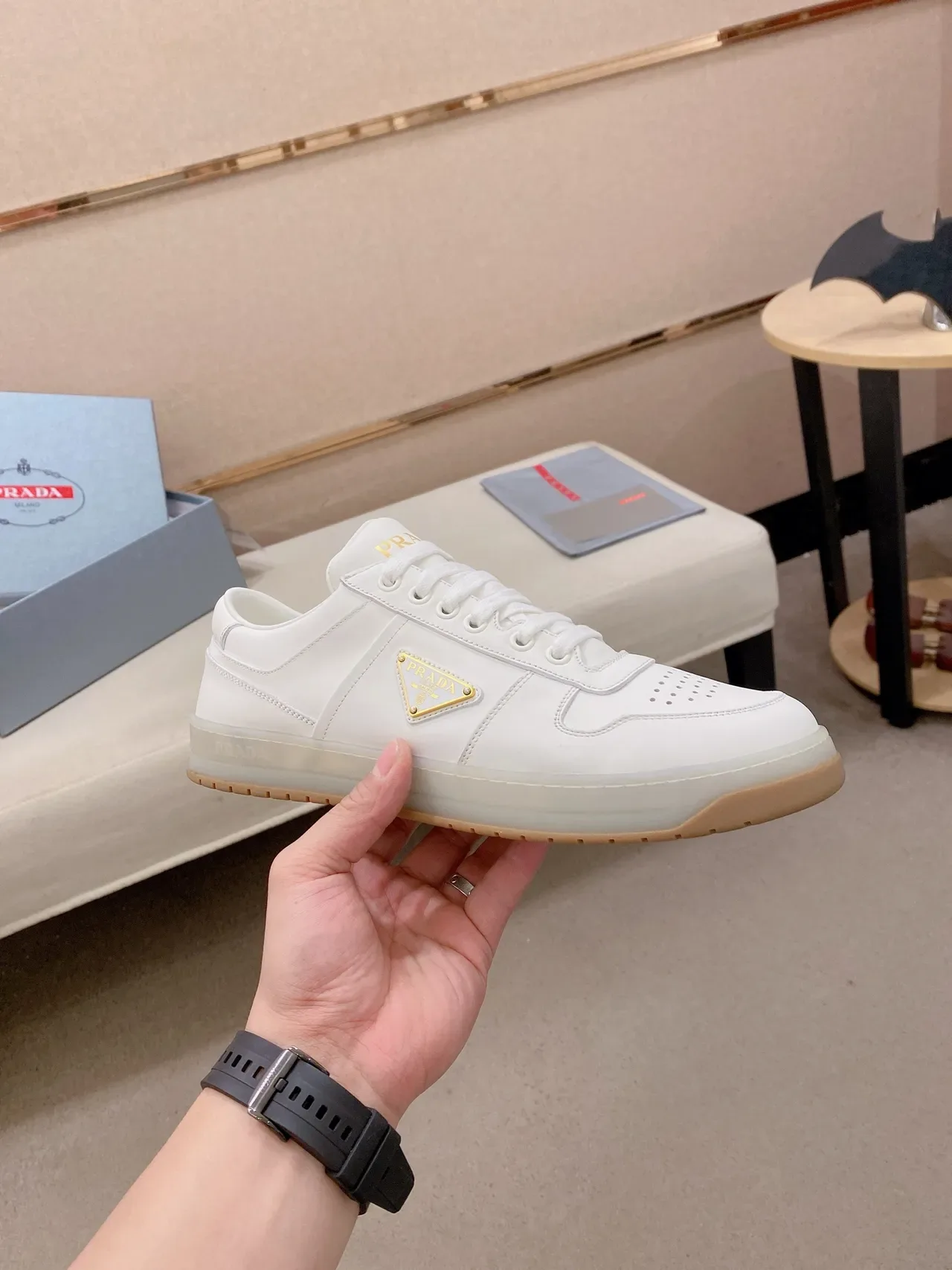 Prada Chaussures Lifestyle Blancs Beige Cuir Supérieur Perforé Toe Cap 4