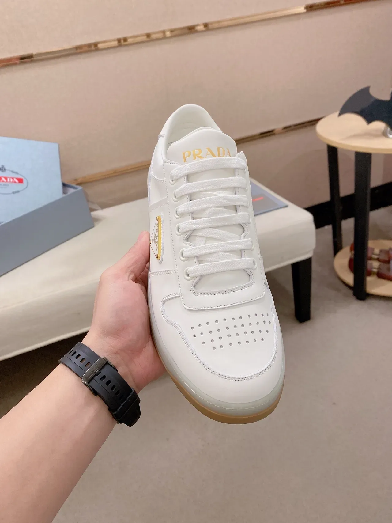 Prada Chaussures Lifestyle Blancs Beige Cuir Supérieur Perforé Toe Cap 5