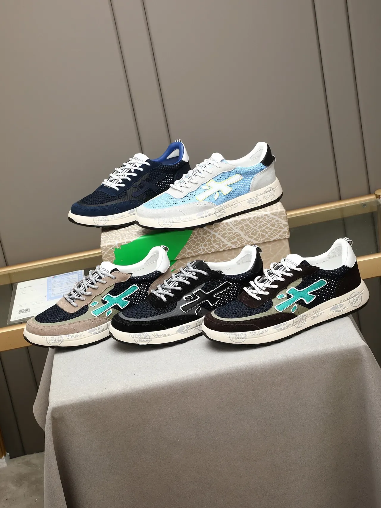 Premiata Negro y Blanco Zapatillas de Material Mixto con Malla Perforada 2