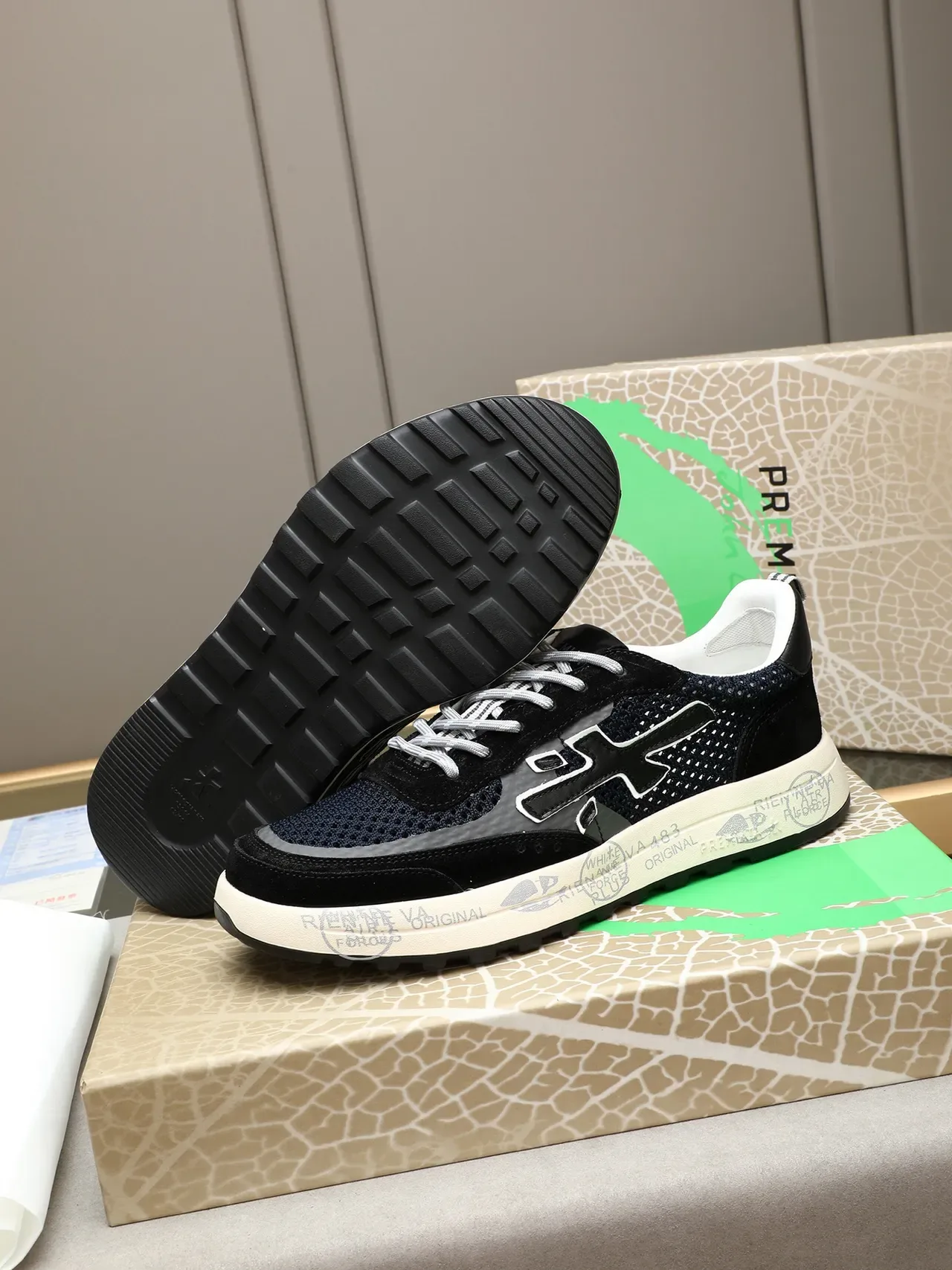Premiata Negro y Blanco Zapatillas de Material Mixto con Malla Perforada 4