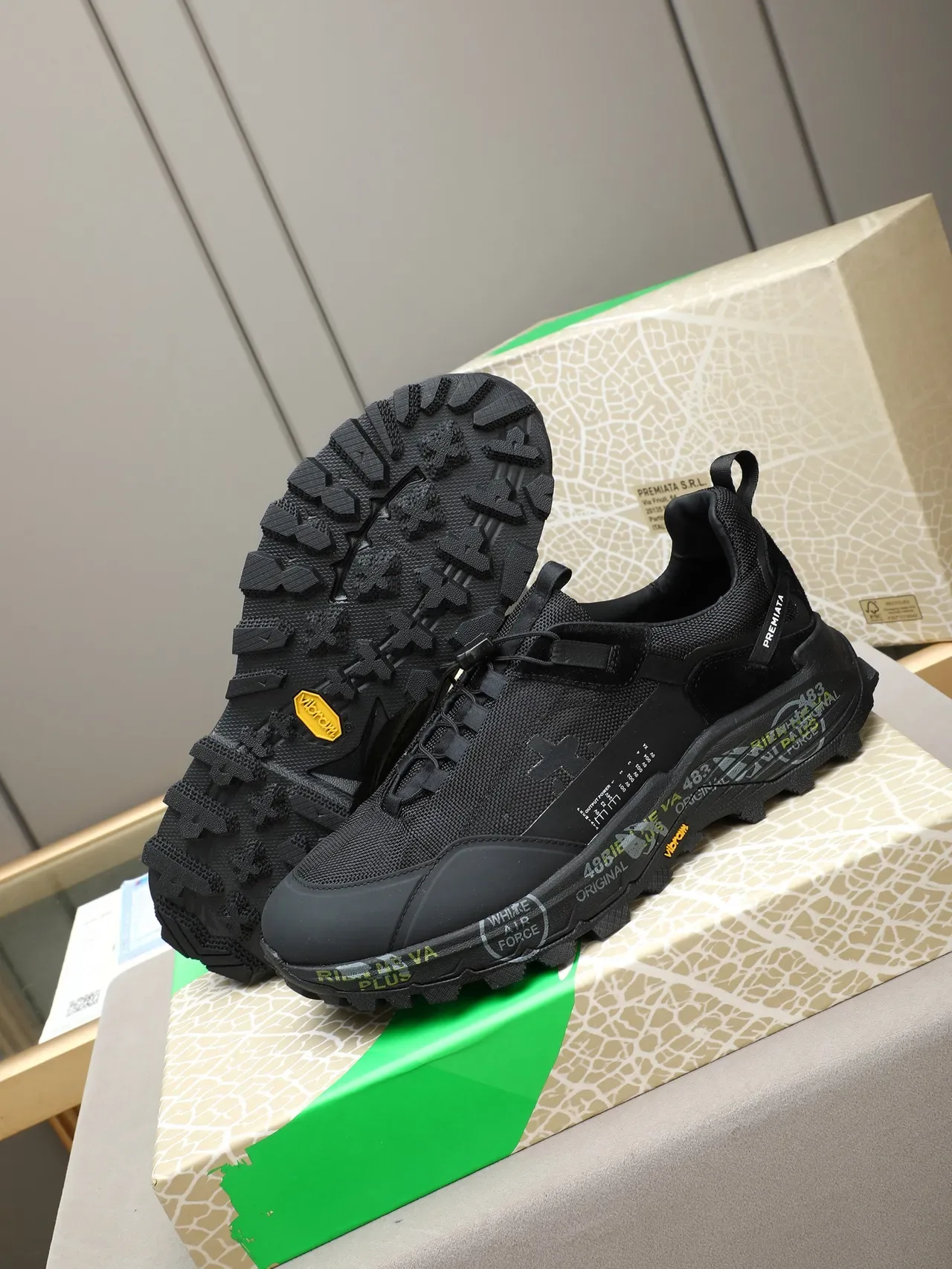 Premiata 黑色黄色鞋底 混合系带和带扣 厚底运动鞋 4