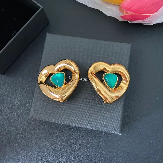 Saint Laurent Ami de Coeur أقراط قلب فيروز 4
