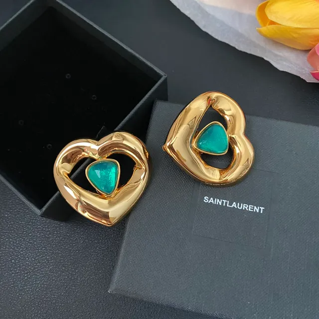 Saint Laurent Ami de Coeur أقراط قلب فيروز 6