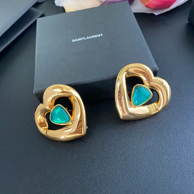 Saint Laurent Ami de Coeur أقراط قلب فيروز 8