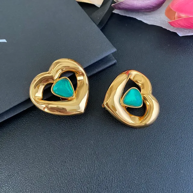 Saint Laurent Ami de Coeur أقراط قلب فيروز 9