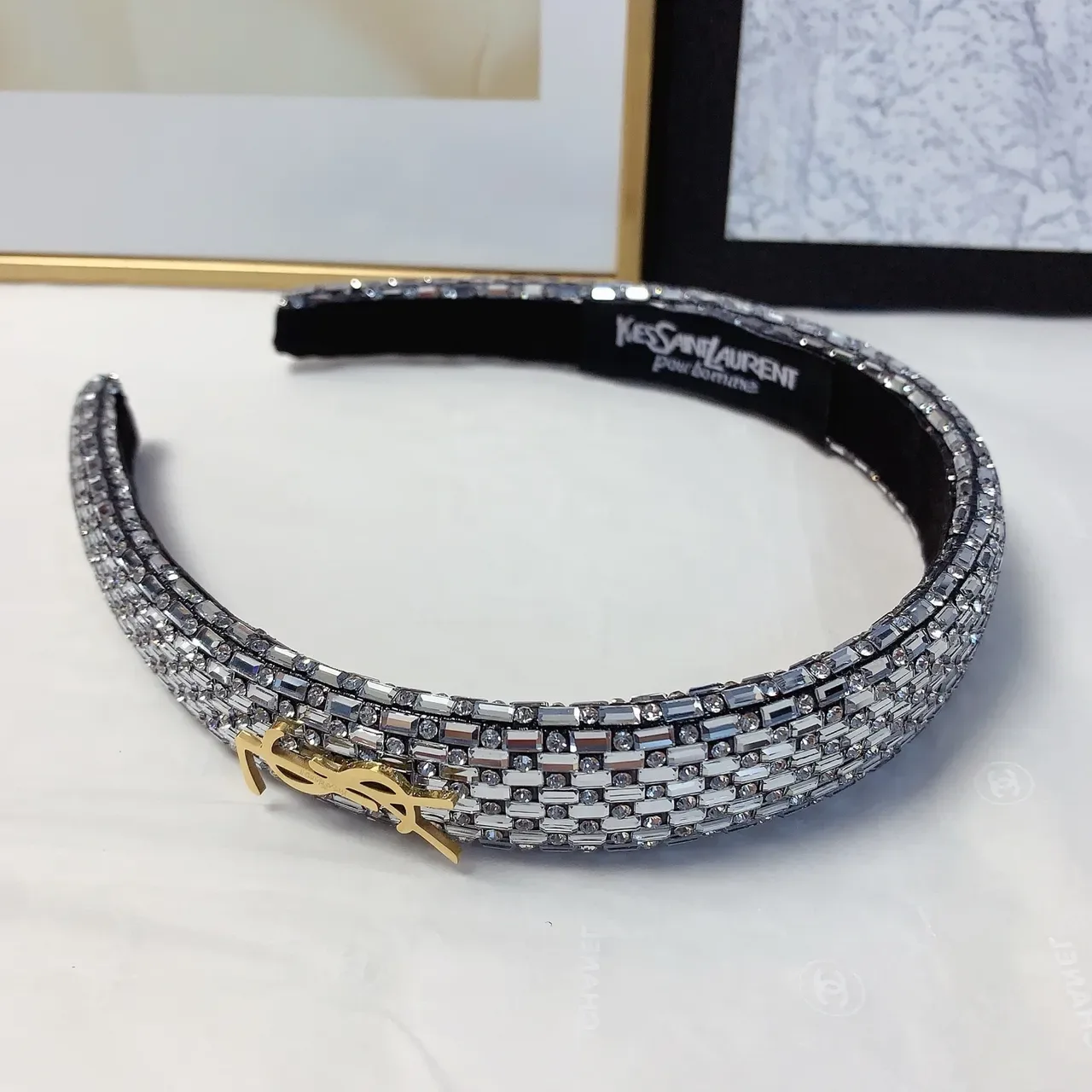 Saint Laurent Joyería negro y oro con cristales y monograma 2