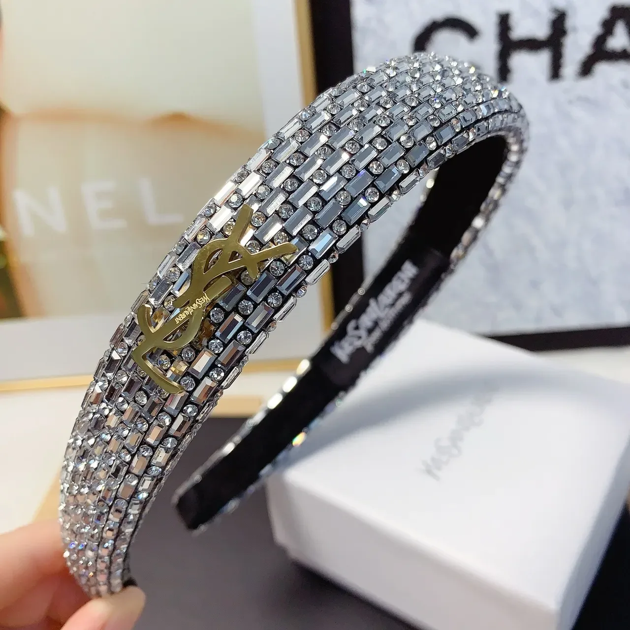 Saint Laurent Joyería negro y oro con cristales y monograma 4