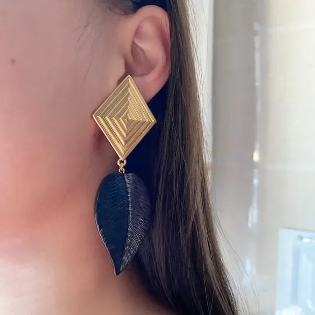 Saint Laurent 金色和黑色几何叶子垂坠耳环 3