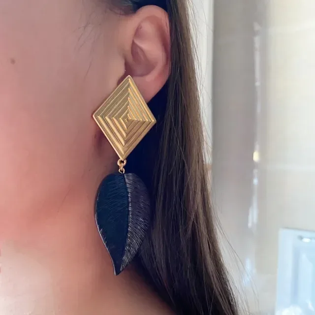 Saint Laurent 金色和黑色几何叶子垂坠耳环 4