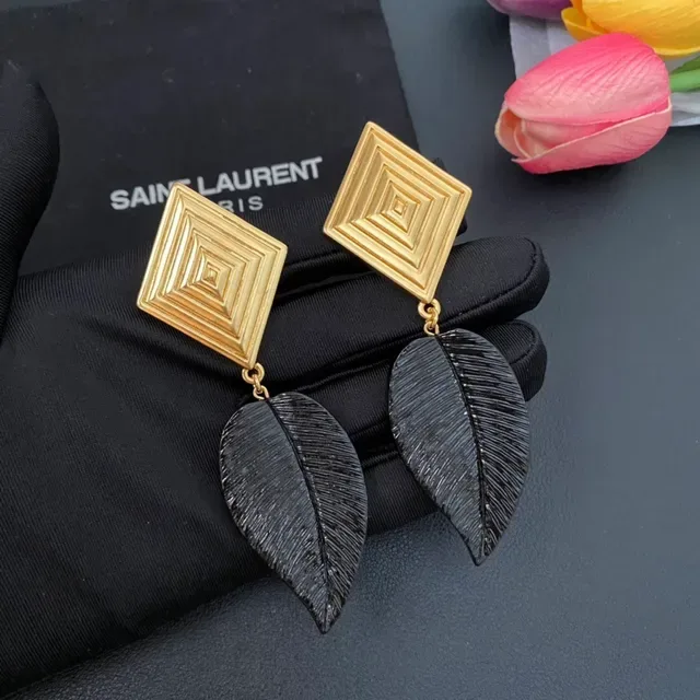Saint Laurent 金色和黑色几何叶子垂坠耳环 7