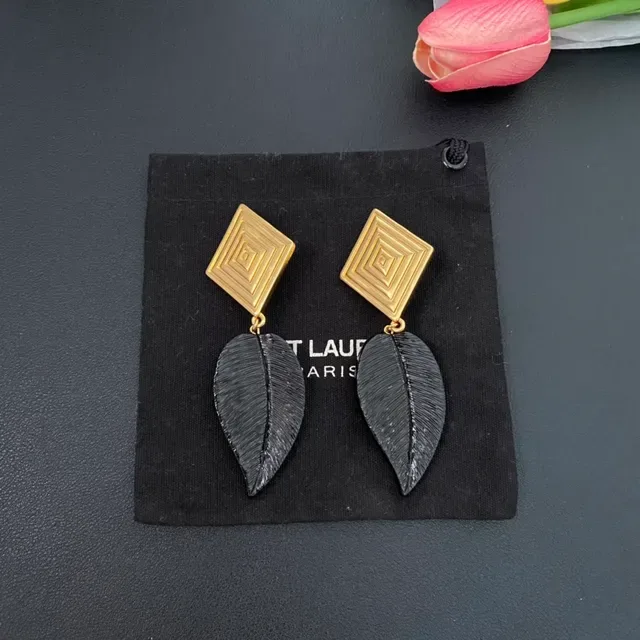 Saint Laurent 金色和黑色几何叶子垂坠耳环 8