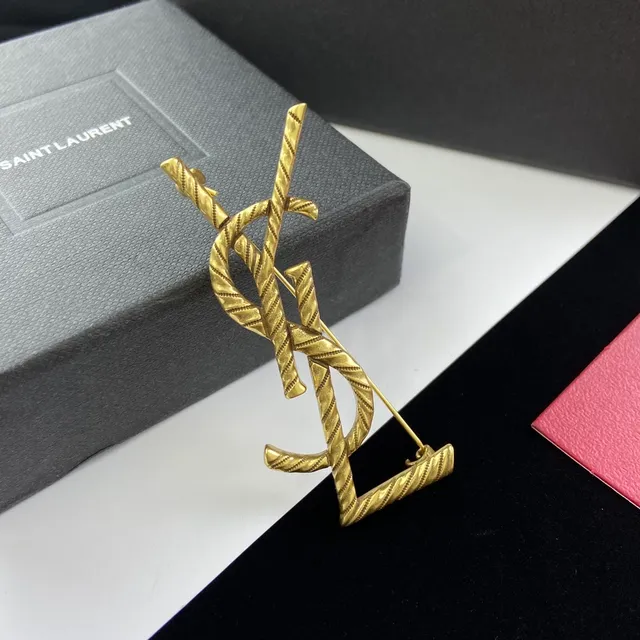 Saint Laurent लॉगो पैटर्न मोड़ती रस्सी सोने का टोन ब्रोच 5