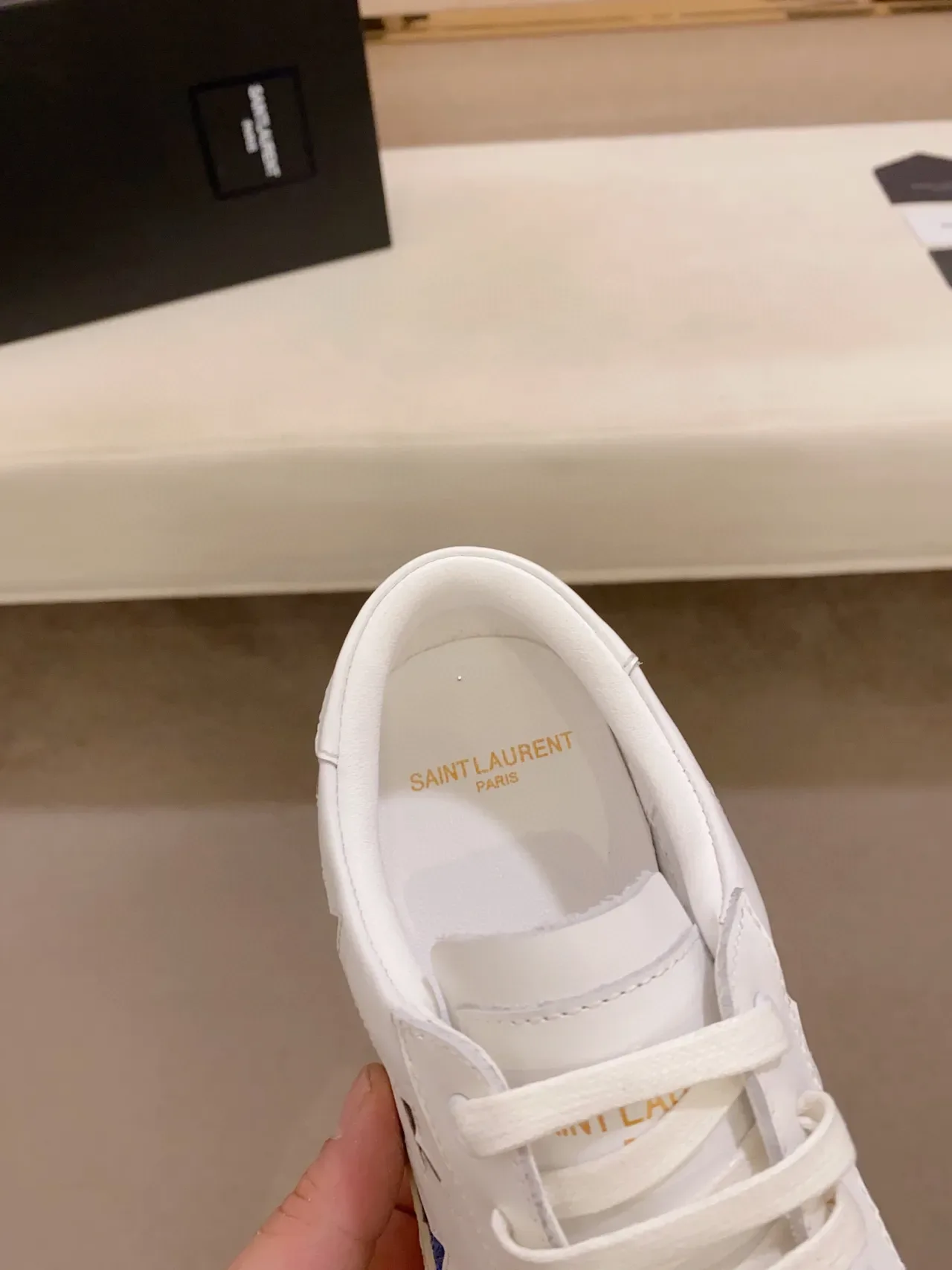 Saint Laurent Zapatillas Lifestyle Brancas Azuis de Couro com Apliques de Estrela de Glitter 3