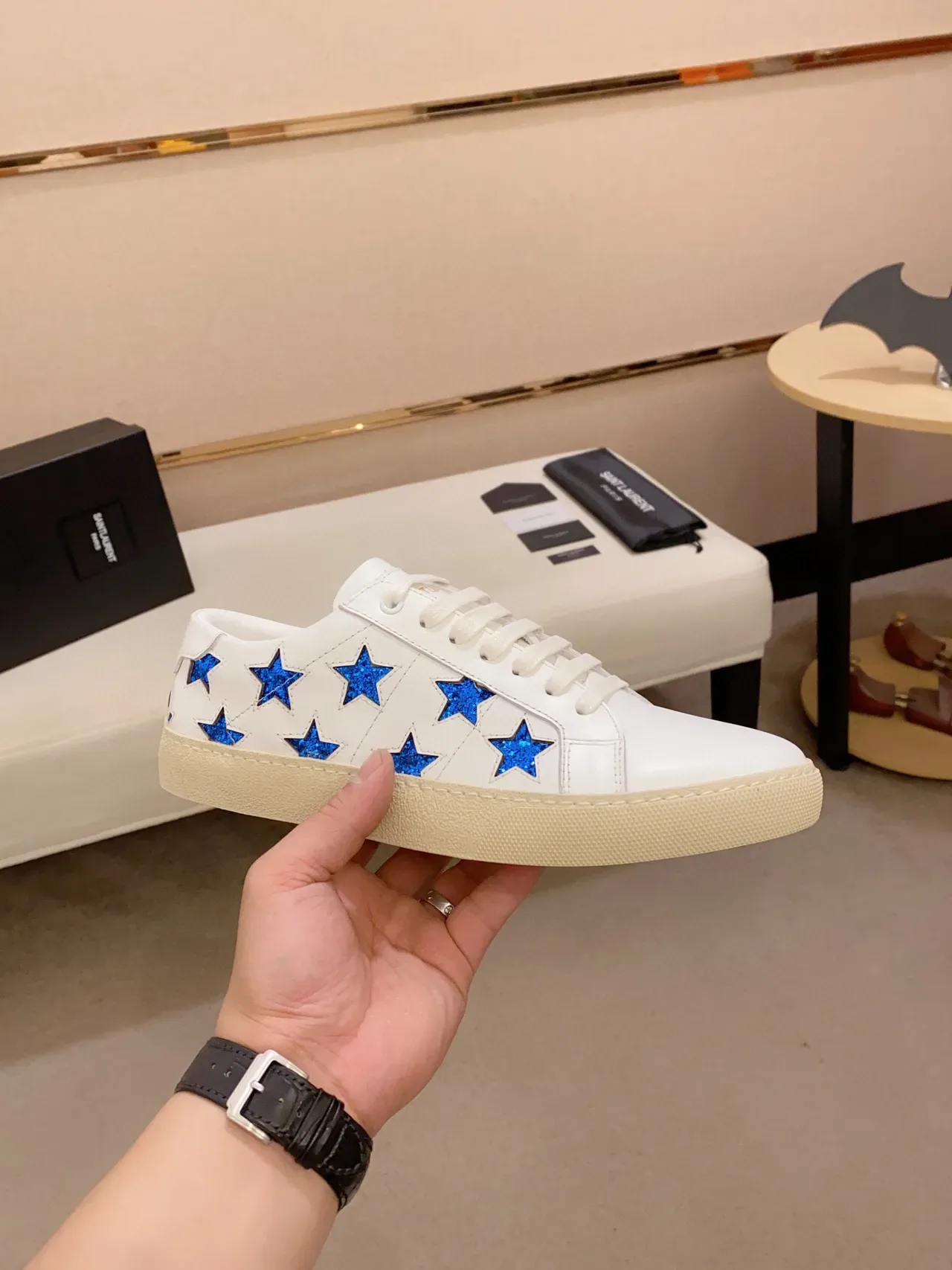 Saint Laurent Zapatillas Lifestyle Brancas Azuis de Couro com Apliques de Estrela de Glitter 6