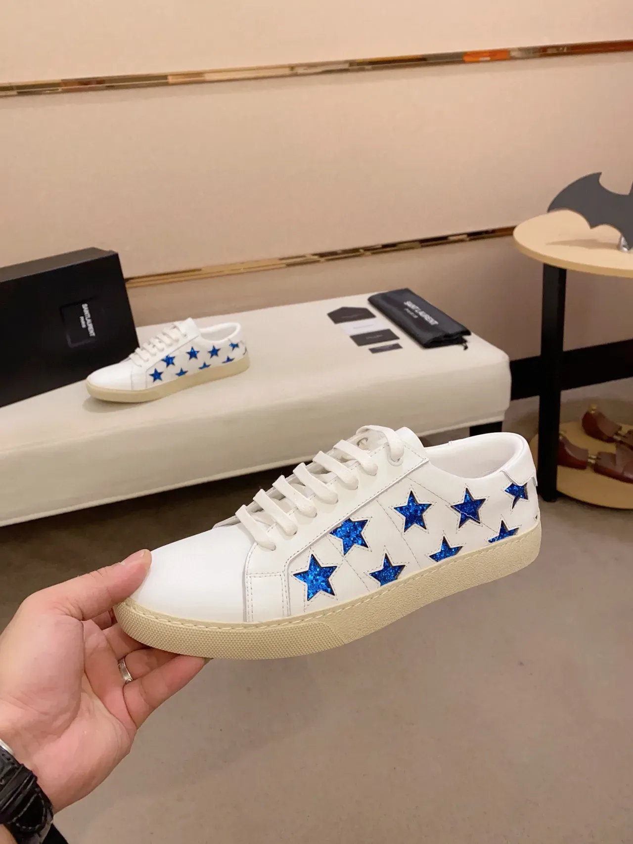 Saint Laurent Zapatillas Lifestyle Brancas Azuis de Couro com Apliques de Estrela de Glitter 7