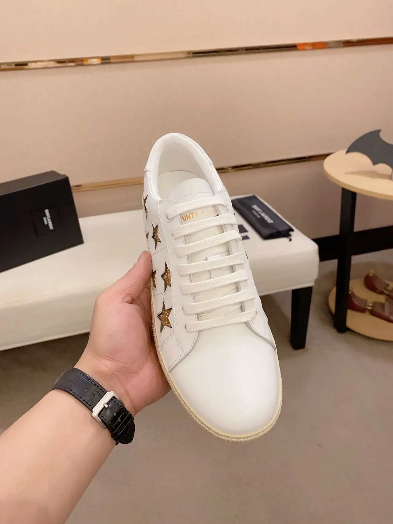Saint Laurent सफेद सोना चमकदार स्टार एप्लिकेशन चमड़े की लाइफस्टाइल स्नीकर 2
