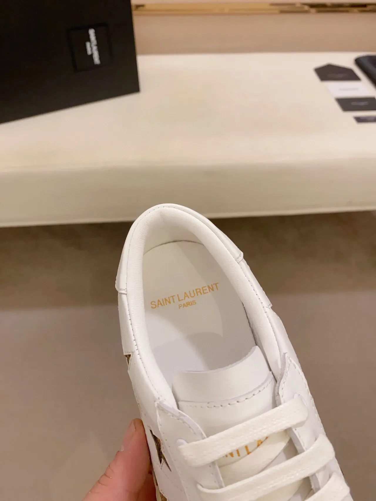 Saint Laurent सफेद सोना चमकदार स्टार एप्लिकेशन चमड़े की लाइफस्टाइल स्नीकर 6