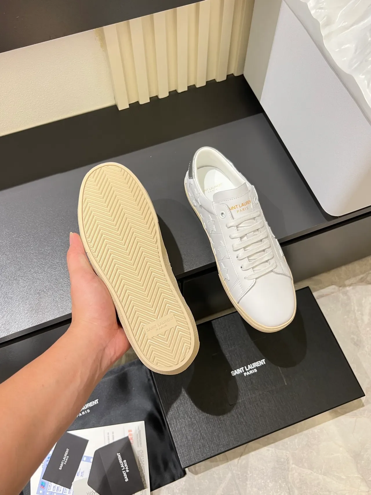 Saint Laurent Blanco Rojo Cuero Motivos Estrellas Embossados Zapatillas Lifestyle 4