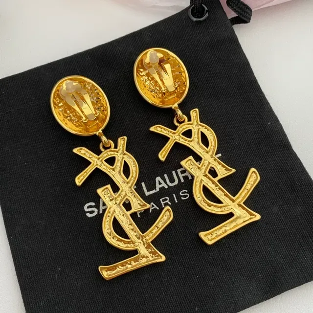 সেন্ট লরেন্ট YSL মনোগ্রাম গোল্ড-টোন ড্যাঙ্গেল ইয়ারিংস 5