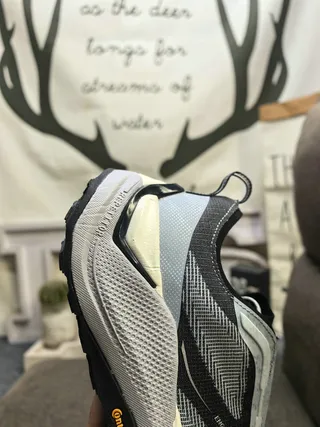 Salomon Cinza Preto Upper de Malha e Sintético Sculpted Dual-Density Midsole Tênis de Corrida 3