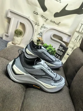 Salomon Cinza Preto Upper de Malha e Sintético Sculpted Dual-Density Midsole Tênis de Corrida 9