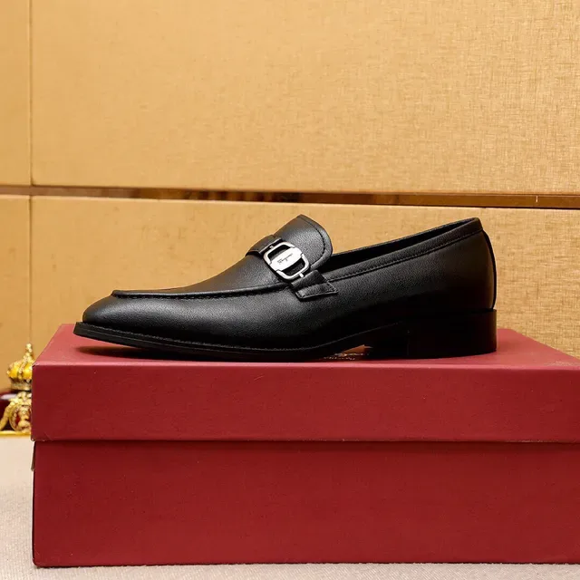 Salvatore Ferragamo Gancini لوفر جلد أسود بكل حصان 6
