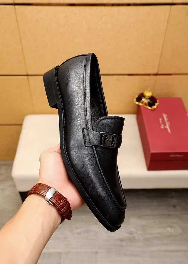 Salvatore Ferragamo Gancini Mocassins en Cuir Noir 7