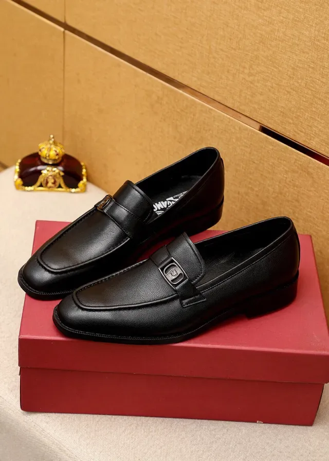 Salvatore Ferragamo Gancini Mocassins en Cuir Noir 8