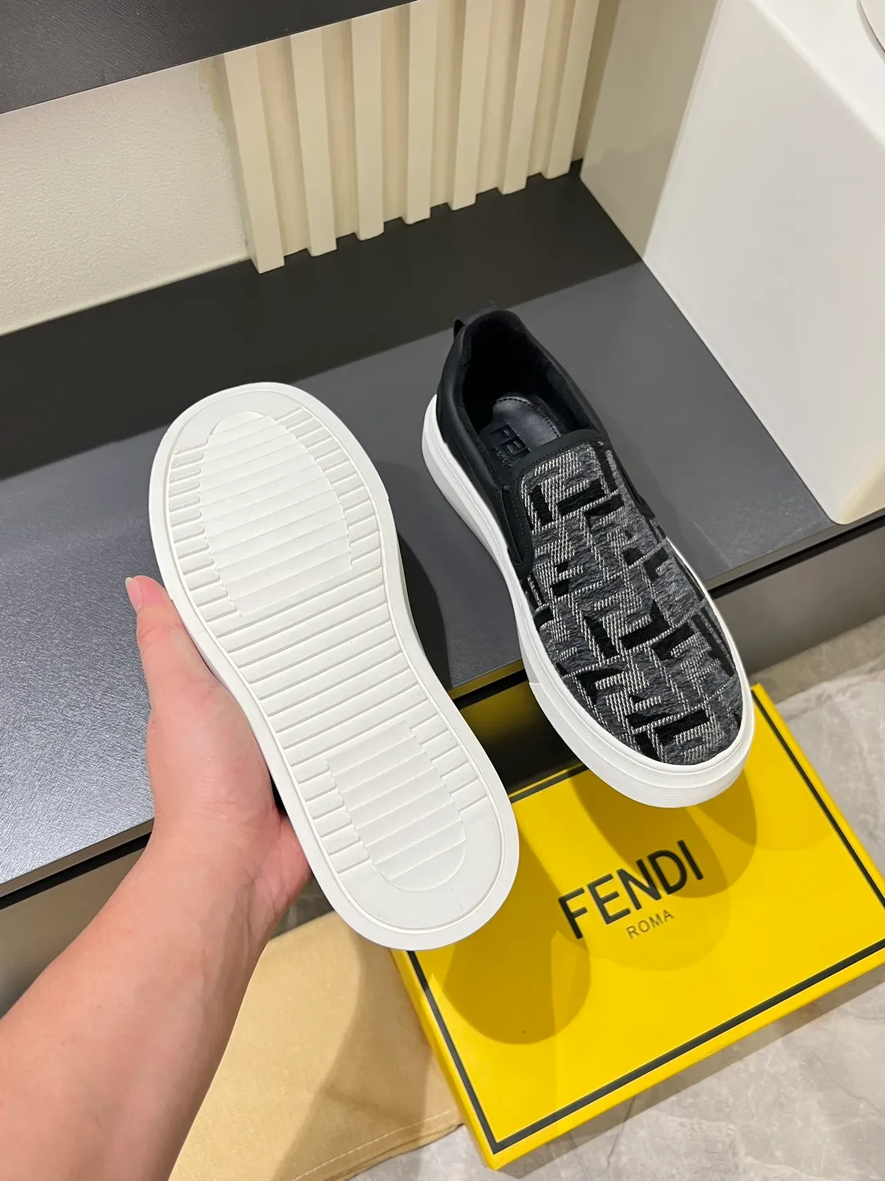 Supreme Tênis Lifestyle Cinza Preto Branco Monogram Knit Slip-On 3