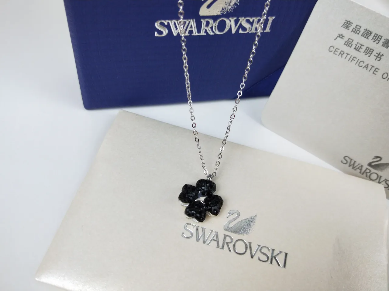 Swarovski Colgante de Flor de Cuatro Pétalos de Cristal Negro 5
